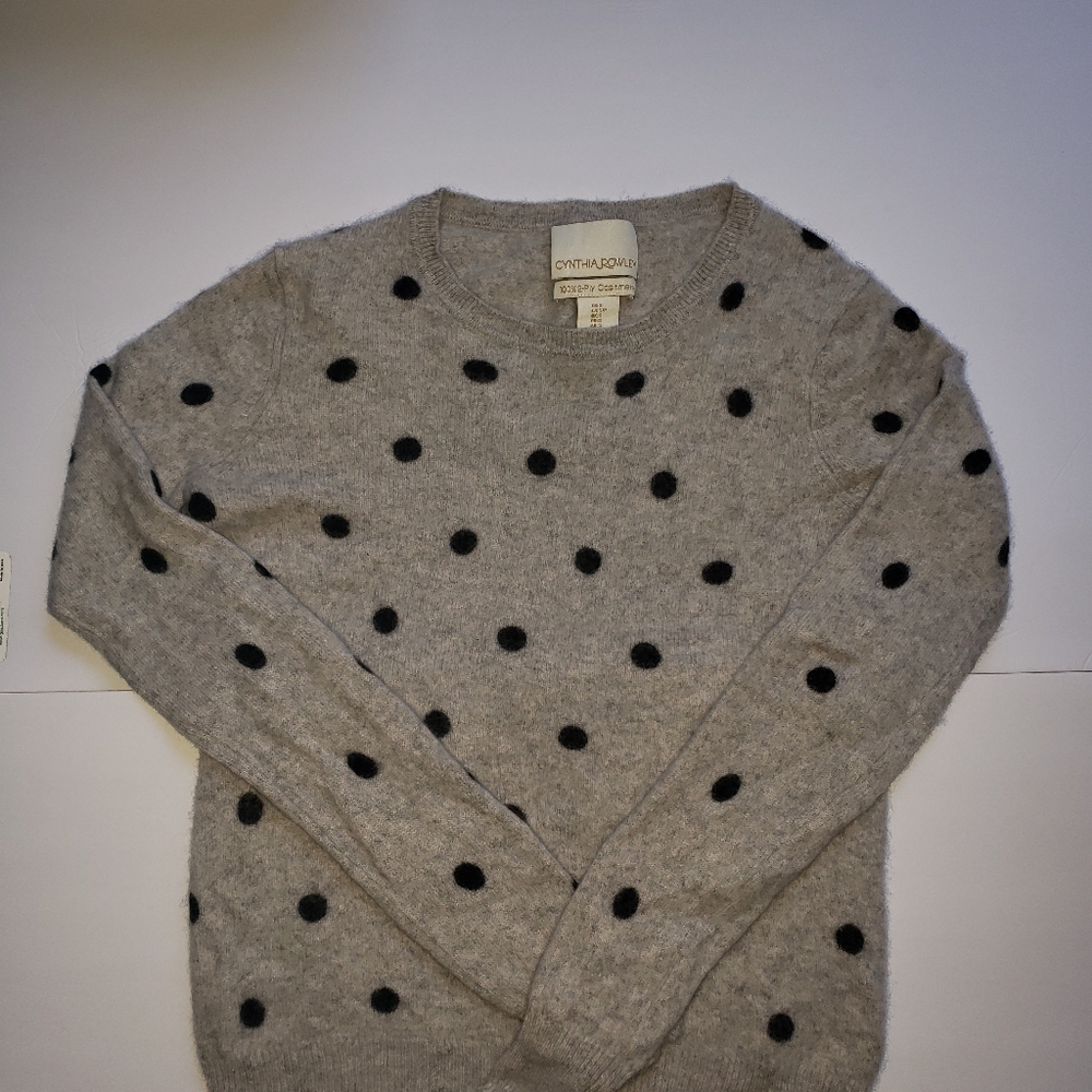 100% Cashmere sweater by Cynthia Rowley sz small
